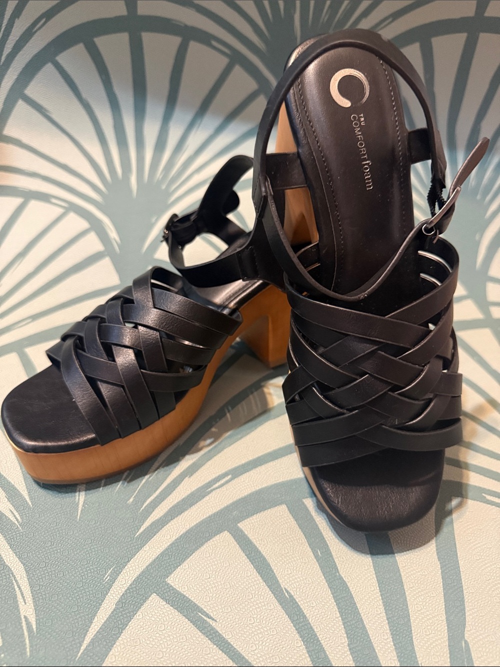Womens Tru comfort foam Woven Leather Platform Sandal size 8. Never worn!